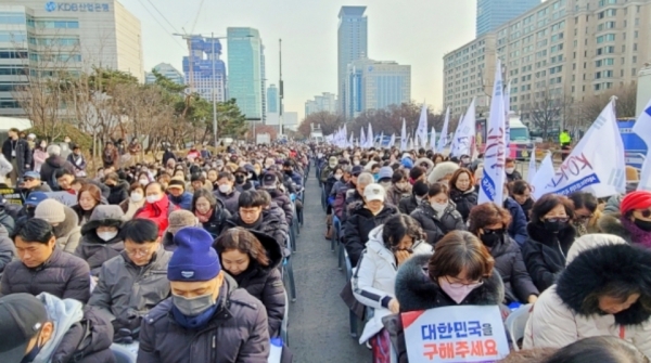 세이브코리아 국가비상기도회 참석자 기도 사진. ©준비위 제공